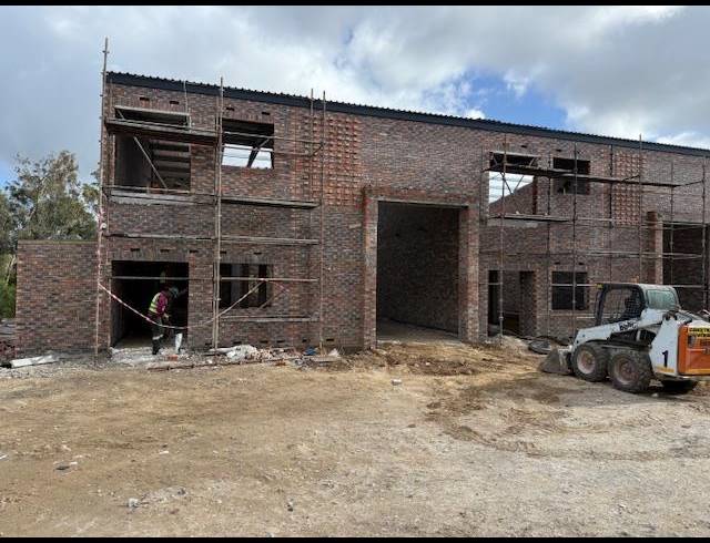 BUSINESS PROPERTY TO RENT IN FAIRVIEW